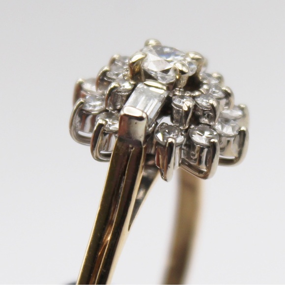 Yellow and white gold cluster ring  .086 ct diamonds in total.  Size 9 - Picture 3 of 6